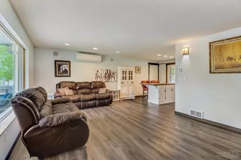 25095 Bachelor Ln, Bend, OR 97701 photo 3