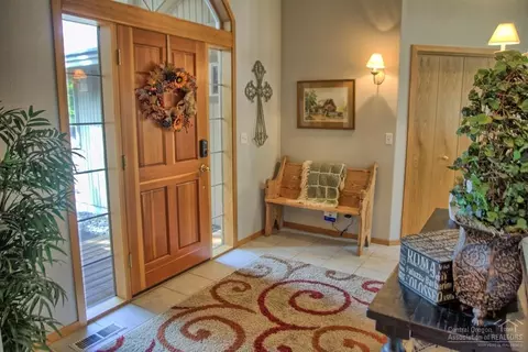 17733 Quelah Ln, Sunriver, OR 97707 photo 3