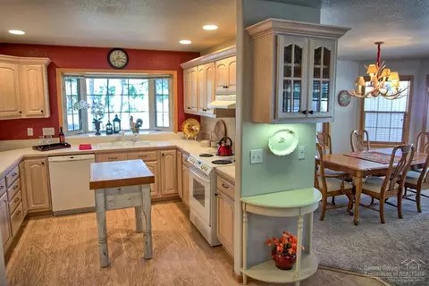 17733 Quelah Ln, Sunriver, OR 97707 photo 6