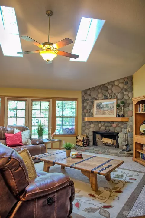 17733 Quelah Ln, Sunriver, OR 97707 photo 4