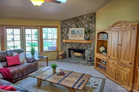 17733 Quelah Ln, Sunriver, OR 97707 photo 1