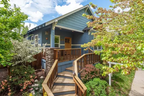 62717 Larkview Rd, Bend, OR 97701 photo 3