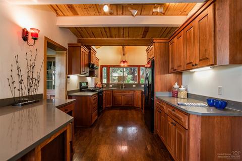 63080 Dickey Rd, Bend, OR 97701 photo 3