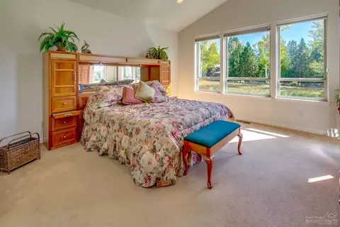 62011 Fall Creek Loop, Bend, OR 97702 photo 11
