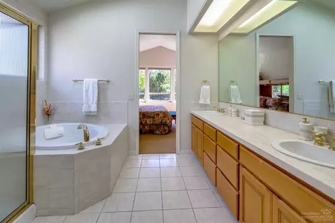62011 Fall Creek Loop, Bend, OR 97702 photo 12