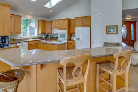 62011 Fall Creek Loop, Bend, OR 97702 photo 7