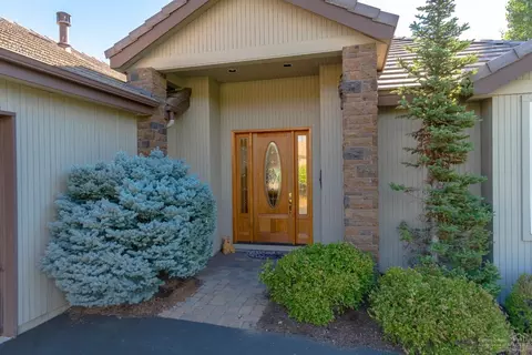 62011 Fall Creek Loop, Bend, OR 97702 photo 2