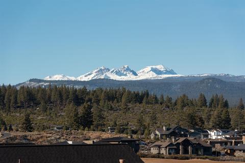 19349 Alianna Loop, Bend, OR 97702 photo 1