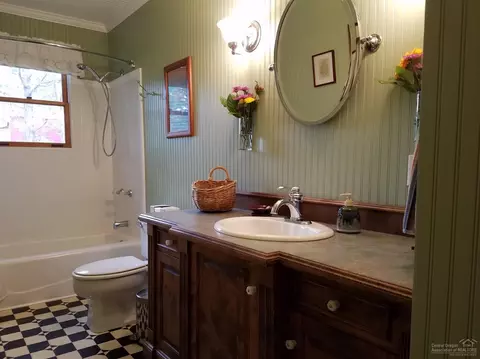 16443 Spunky Dr, Bend, OR 97703 photo 6