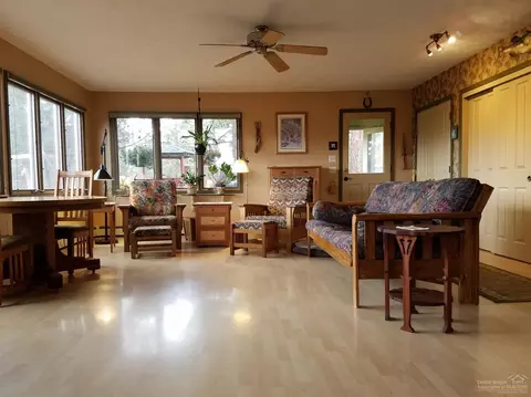 16443 Spunky Dr, Bend, OR 97703 photo 5