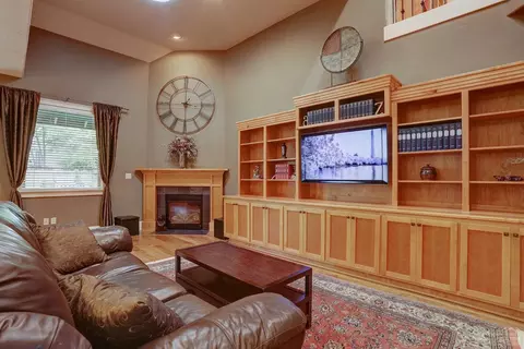 60879 Oasis Pl, Bend, OR 97702 photo 4