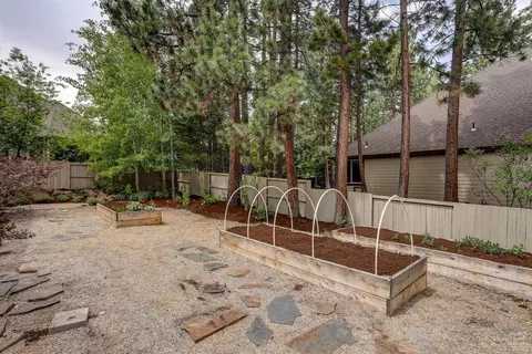 60879 Oasis Pl, Bend, OR 97702 photo 24