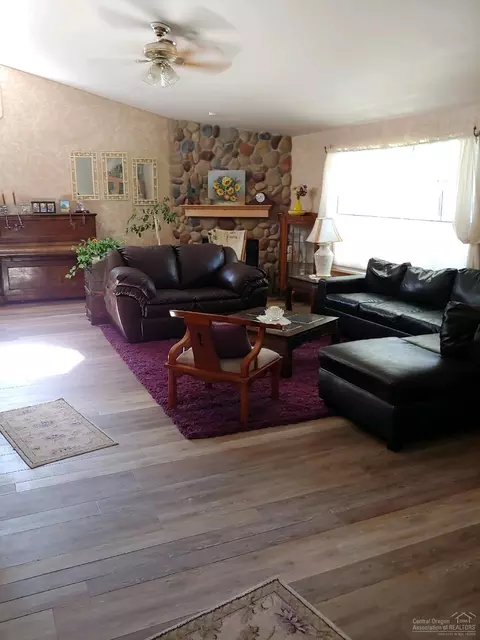 15971 Falcon, La Pine, OR 97739 photo 6