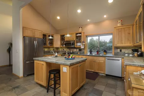 22335 White Peaks Dr, Bend, OR 97702 photo 10