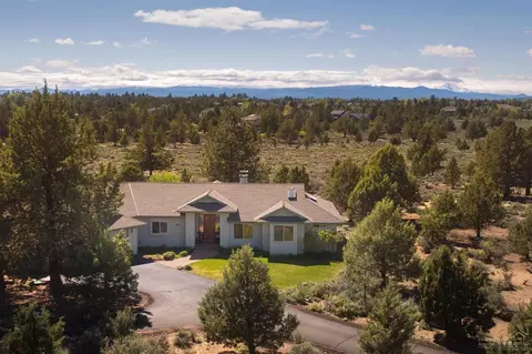 22335 White Peaks Dr, Bend, OR 97702 photo 1