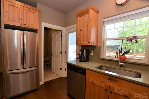 2994 NE Rainier Dr, Bend, OR 97701 photo 9