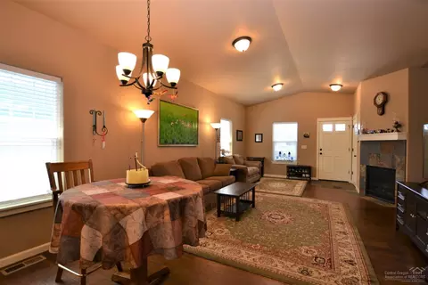 2994 NE Rainier Dr, Bend, OR 97701 photo 6
