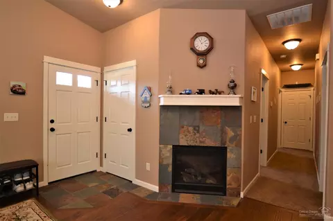 2994 NE Rainier Dr, Bend, OR 97701 photo 4