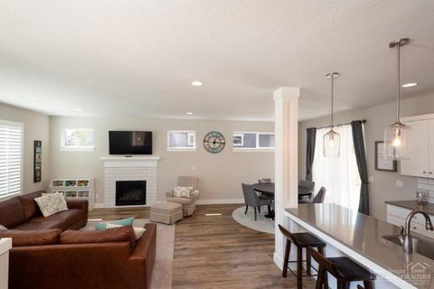 20766 Kilbourne Loop, Bend, OR 97701 photo 3