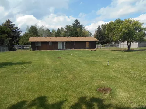 62984 Clyde Ln, Bend, OR 97701 photo 3