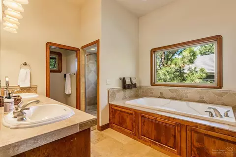 61613 Tam Mcarthur Loop, Bend, OR 97702 photo 11