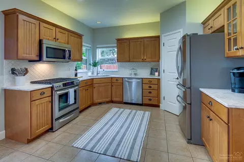 61197 Ridgewater Loop, Bend, OR 97702 photo 9