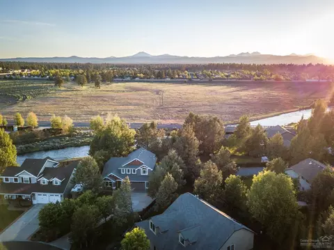61197 Ridgewater Loop, Bend, OR 97702 photo 2