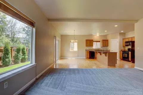 19635 Harvard Pl, Bend, OR 97702 photo 2