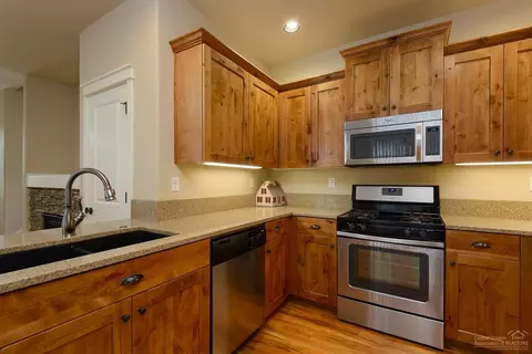 20779 NE Smoke Stack Ln, Bend, OR 97701 photo 4