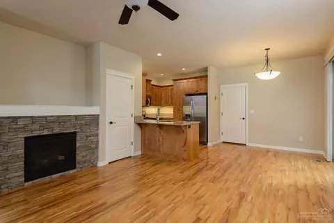 20779 NE Smoke Stack Ln, Bend, OR 97701 photo 2