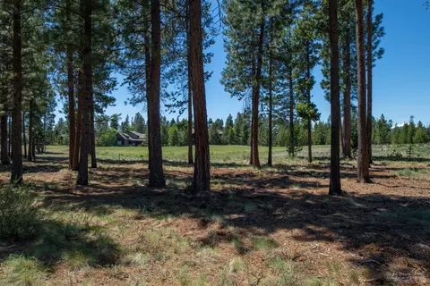 56691 Glowstone Loop, Bend, OR 97707 photo 2