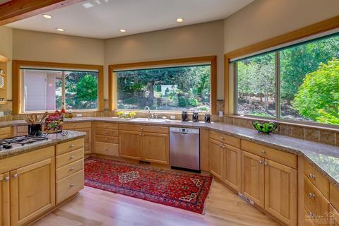 1925 NW Perspective Dr, Bend, OR 97703 photo 13