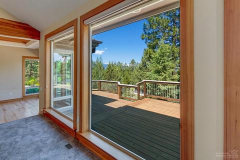 1925 NW Perspective Dr, Bend, OR 97703 photo 10