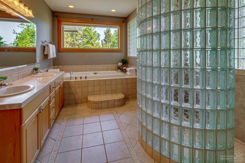 1925 NW Perspective Dr, Bend, OR 97703 photo 19