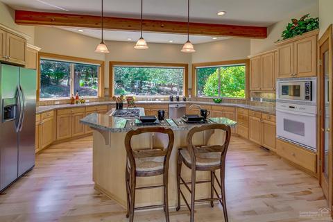 1925 NW Perspective Dr, Bend, OR 97703 photo 12