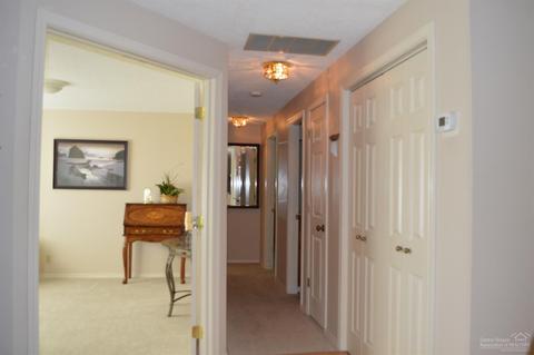 61835 SE Dobbin Rd, Bend, OR 97702 photo 8