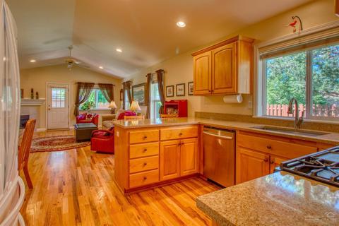 393 SE Soft Tail Loop, Bend, OR 97702 photo 8