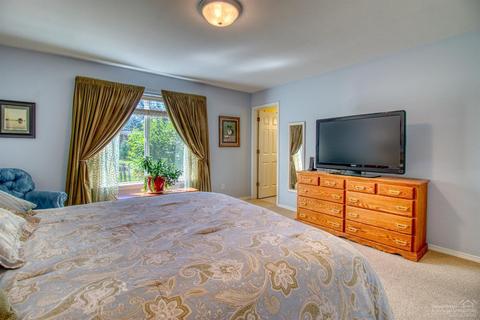 393 SE Soft Tail Loop, Bend, OR 97702 photo 18