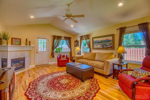 393 SE Soft Tail Loop, Bend, OR 97702 photo 12