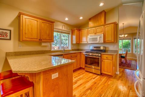 393 SE Soft Tail Loop, Bend, OR 97702 photo 6