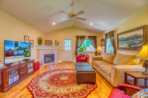 393 SE Soft Tail Loop, Bend, OR 97702 photo 11