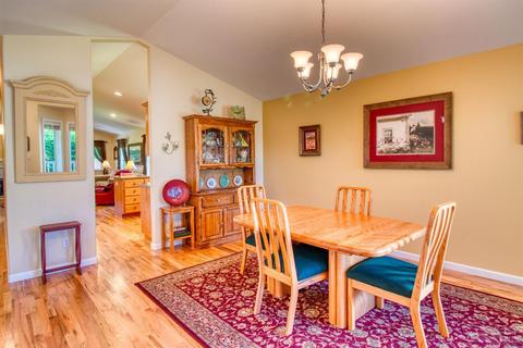 393 SE Soft Tail Loop, Bend, OR 97702 photo 3