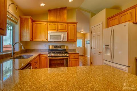 393 SE Soft Tail Loop, Bend, OR 97702 photo 7