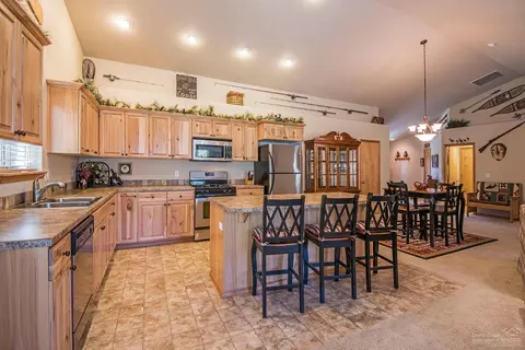 56248 Bufflehead Rd, Bend, OR 97707 photo 3