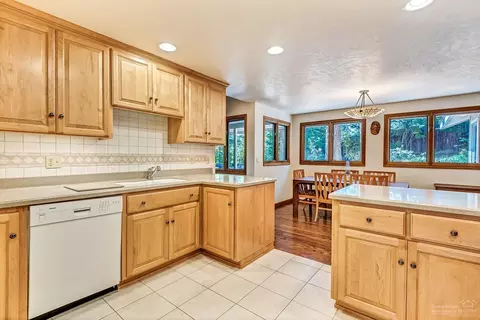 20227 Rae Rd, Bend, OR 97702 photo 3