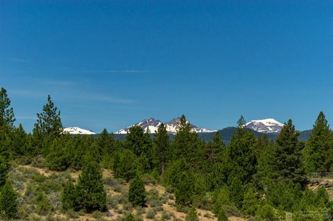 1742 NW Fields St, Bend, OR 97703 photo 3