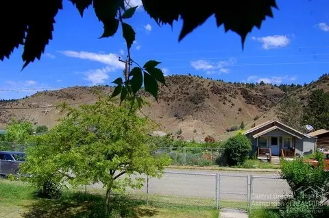 314 SE High St, Mitchell, OR 97750 photo 2