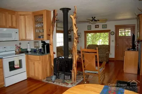 314 SE High St, Mitchell, OR 97750 photo 4