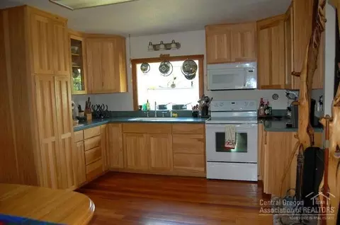 314 SE High St, Mitchell, OR 97750 photo 8