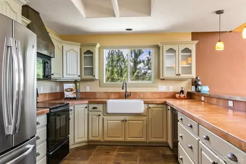 20840 Hereford Ave, Bend, OR 97703 photo 3